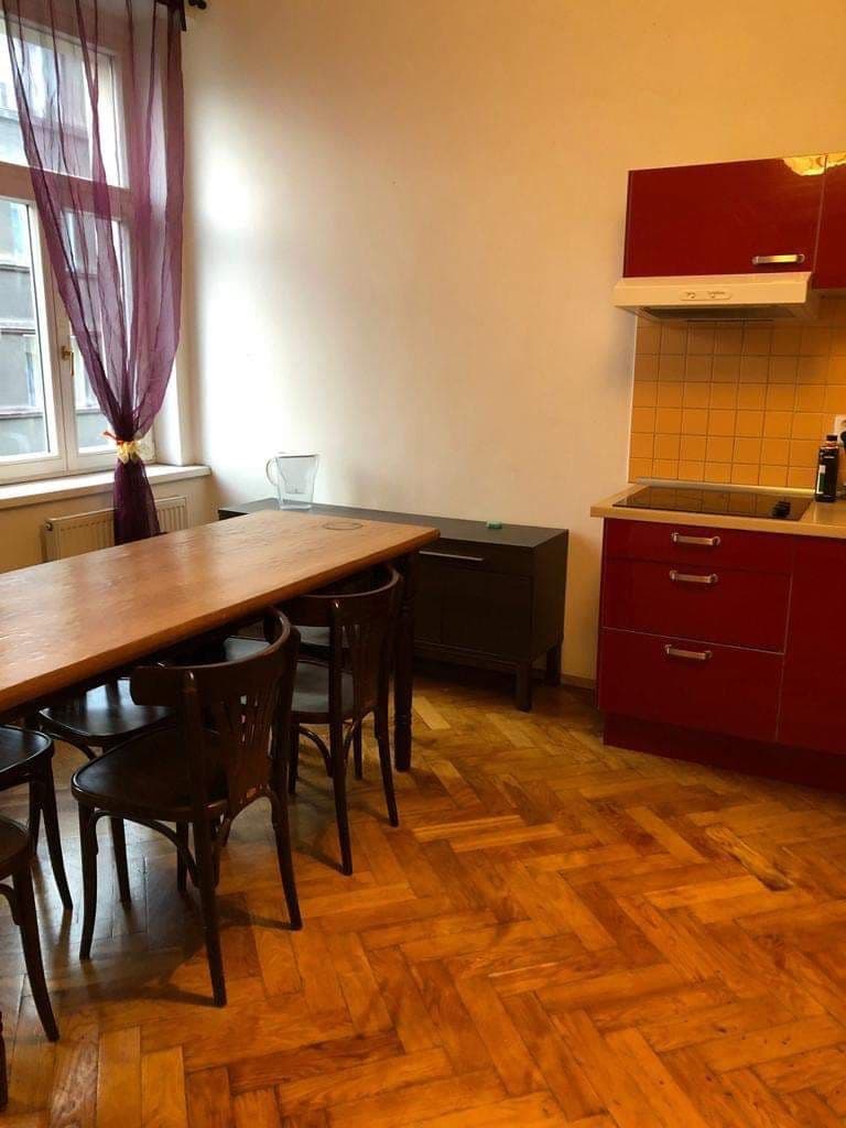 Prenájom bytu 4-izbový 25 m², Pernerova, Praha, Praha Prenájom bytu 4-izbový 25 m², Pernerova, Praha, Praha