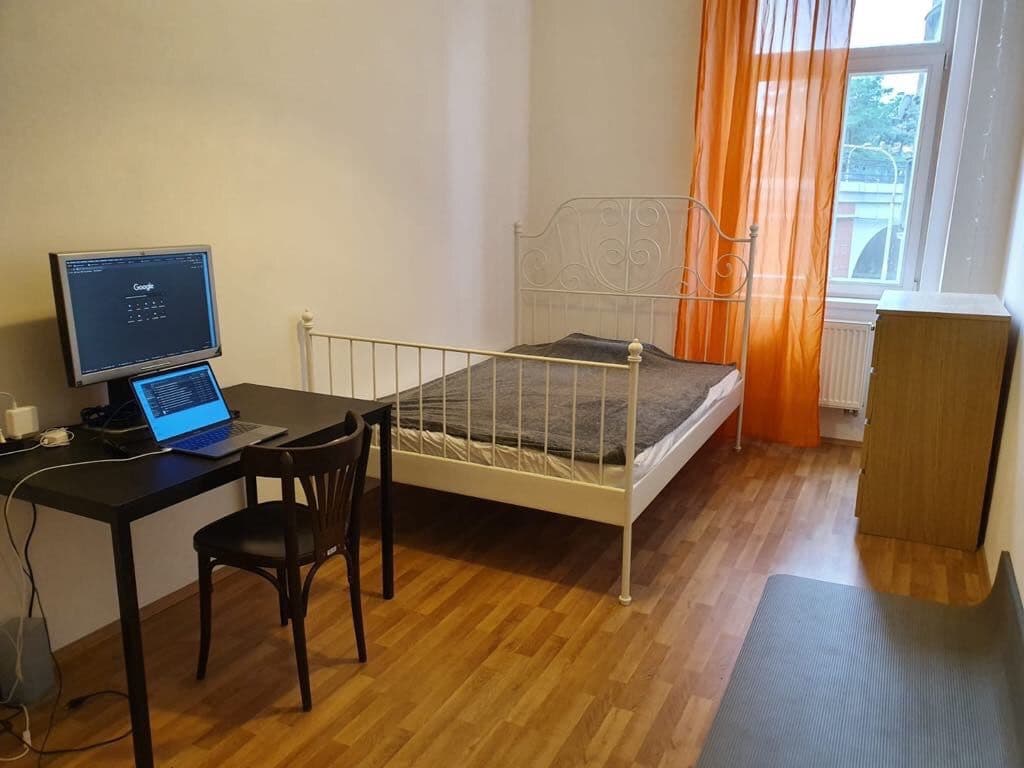 Prenájom bytu 4-izbový 25 m², Pernerova, Praha, Praha Prenájom bytu 4-izbový 25 m², Pernerova, Praha, Praha