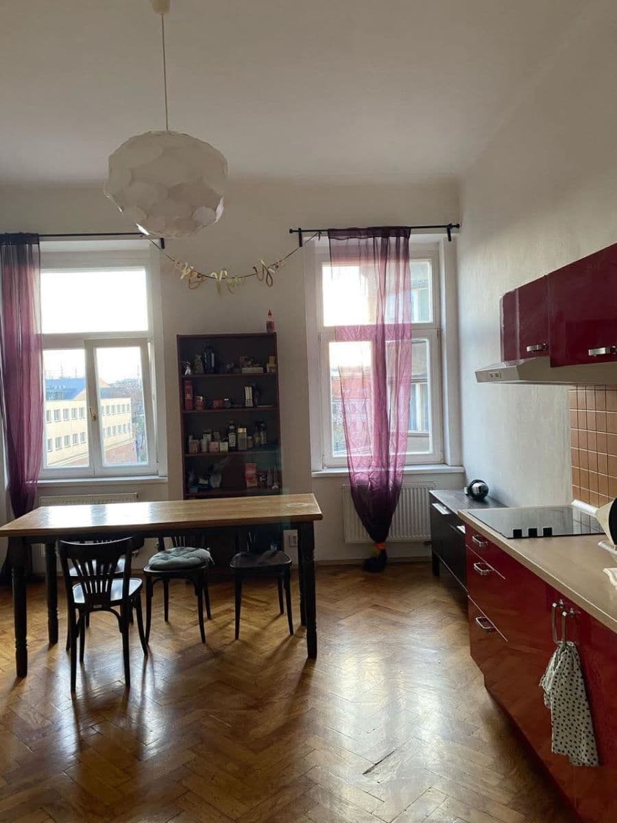 Prenájom bytu 4-izbový 25 m², Pernerova, Praha, Praha Prenájom bytu 4-izbový 25 m², Pernerova, Praha, Praha