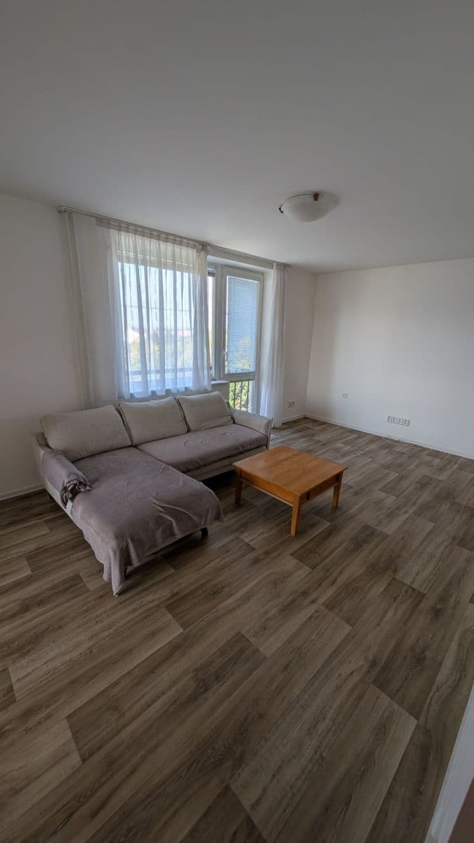 Prenájom bytu 3-izbový 74 m², Olgy Scheinpflugové, Slaný, Středočeský kraj Prenájom bytu 3-izbový 74 m², Olgy Scheinpflugové, Slaný, Středočeský kraj