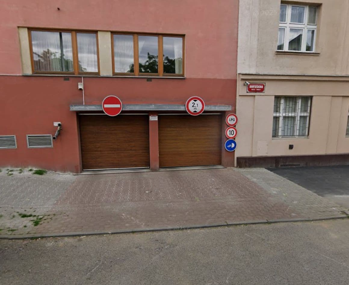 Prenájom garáže 21 m², Mojmírova, Praha, Praha Prenájom garáže 21 m², Mojmírova, Praha, Praha