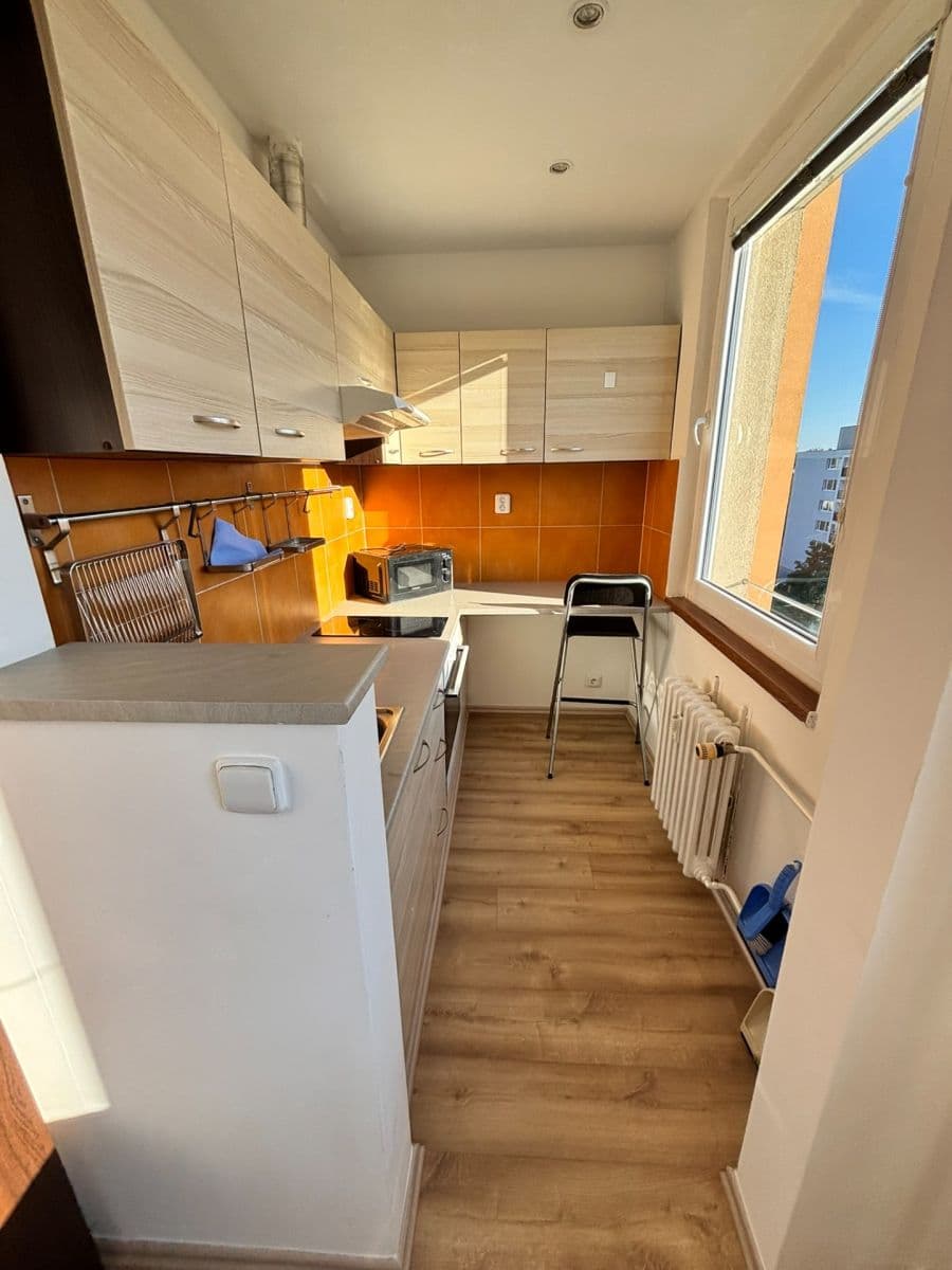 Prenájom bytu 1-izbový 32 m², Brodského, Praha, Praha Prenájom bytu 1-izbový 32 m², Brodského, Praha, Praha