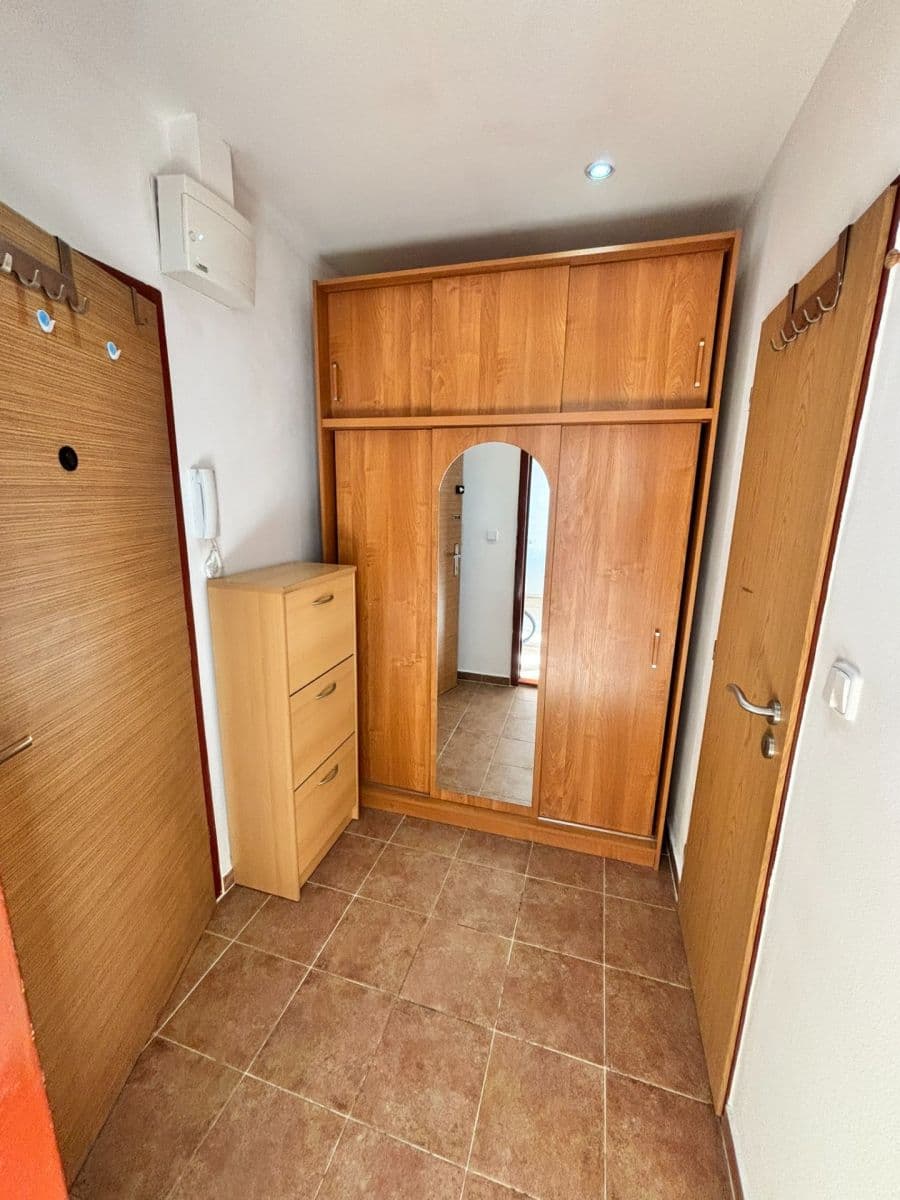 Prenájom bytu 1-izbový 32 m², Brodského, Praha, Praha Prenájom bytu 1-izbový 32 m², Brodského, Praha, Praha