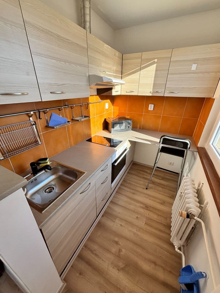 Prenájom bytu 1-izbový 32 m², Brodského, Praha, Praha Prenájom bytu 1-izbový 32 m², Brodského, Praha, Praha