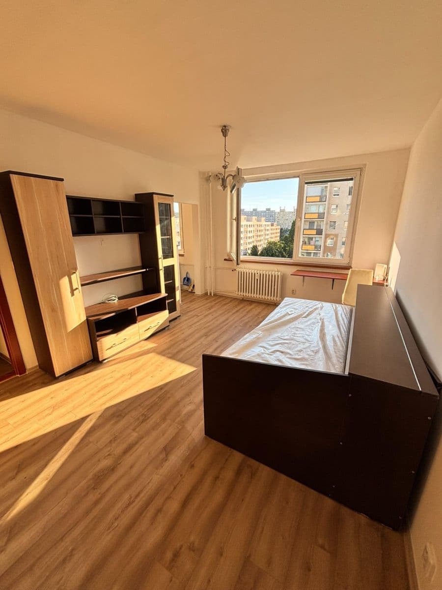 Prenájom bytu 1-izbový 32 m², Brodského, Praha, Praha Prenájom bytu 1-izbový 32 m², Brodského, Praha, Praha