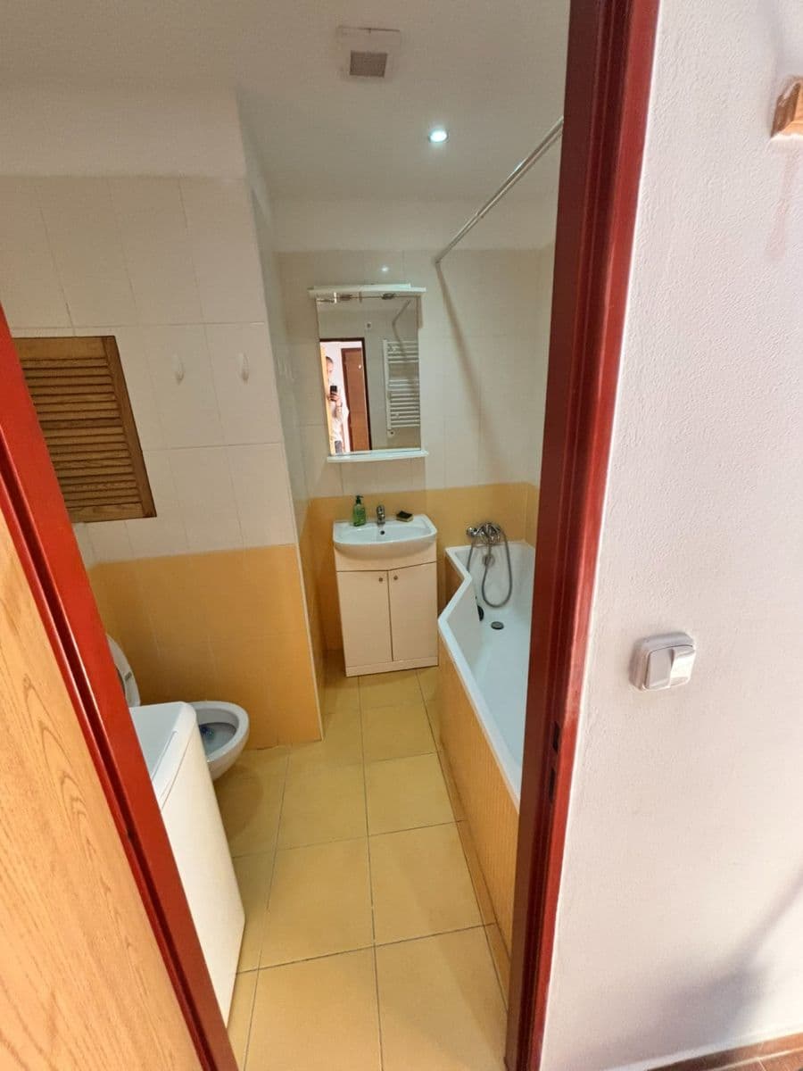 Prenájom bytu 1-izbový 32 m², Brodského, Praha, Praha Prenájom bytu 1-izbový 32 m², Brodského, Praha, Praha