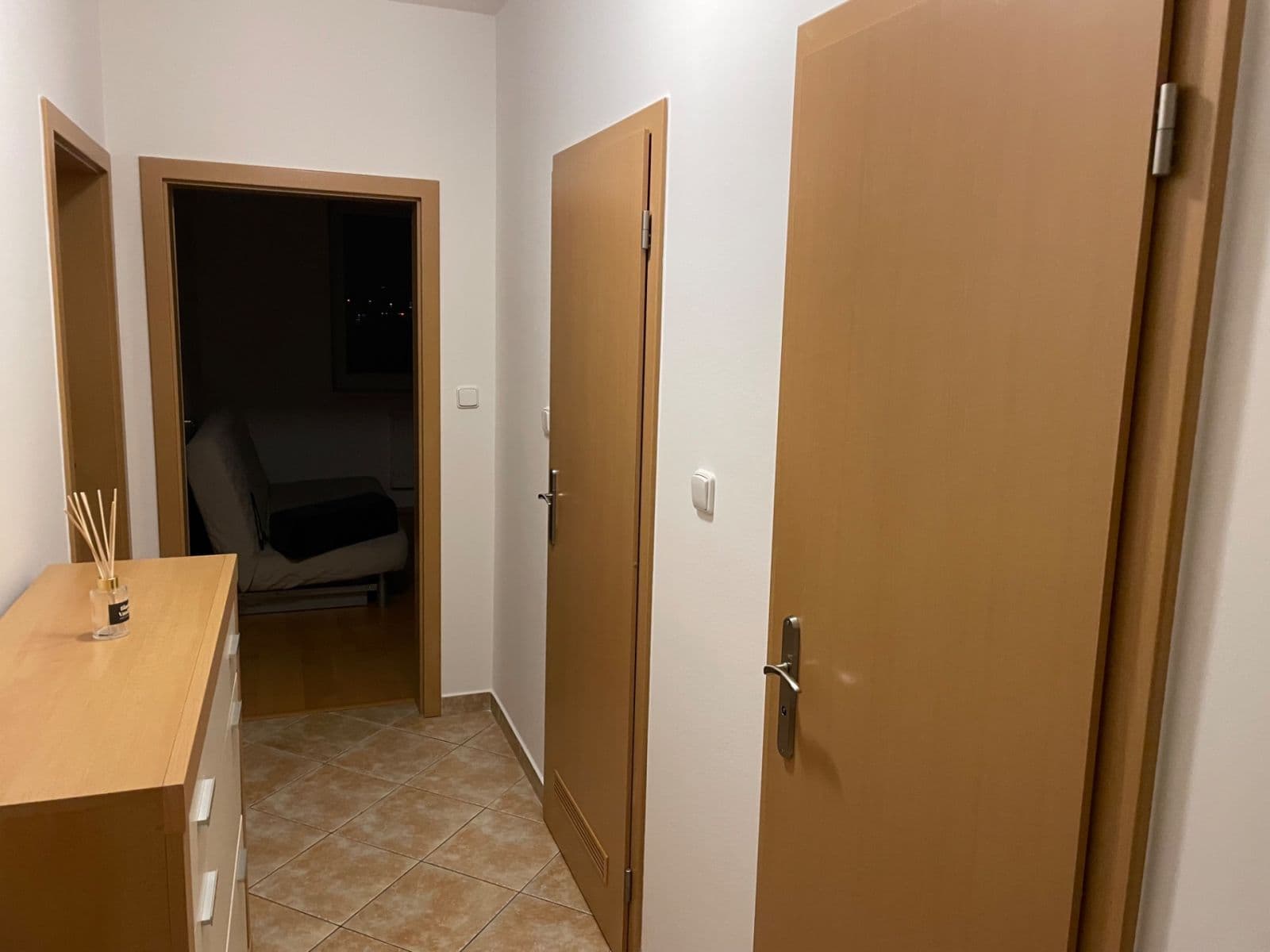 Prenájom bytu 3-izbový 70 m², Toužimská, Praha, Praha Prenájom bytu 3-izbový 70 m², Toužimská, Praha, Praha