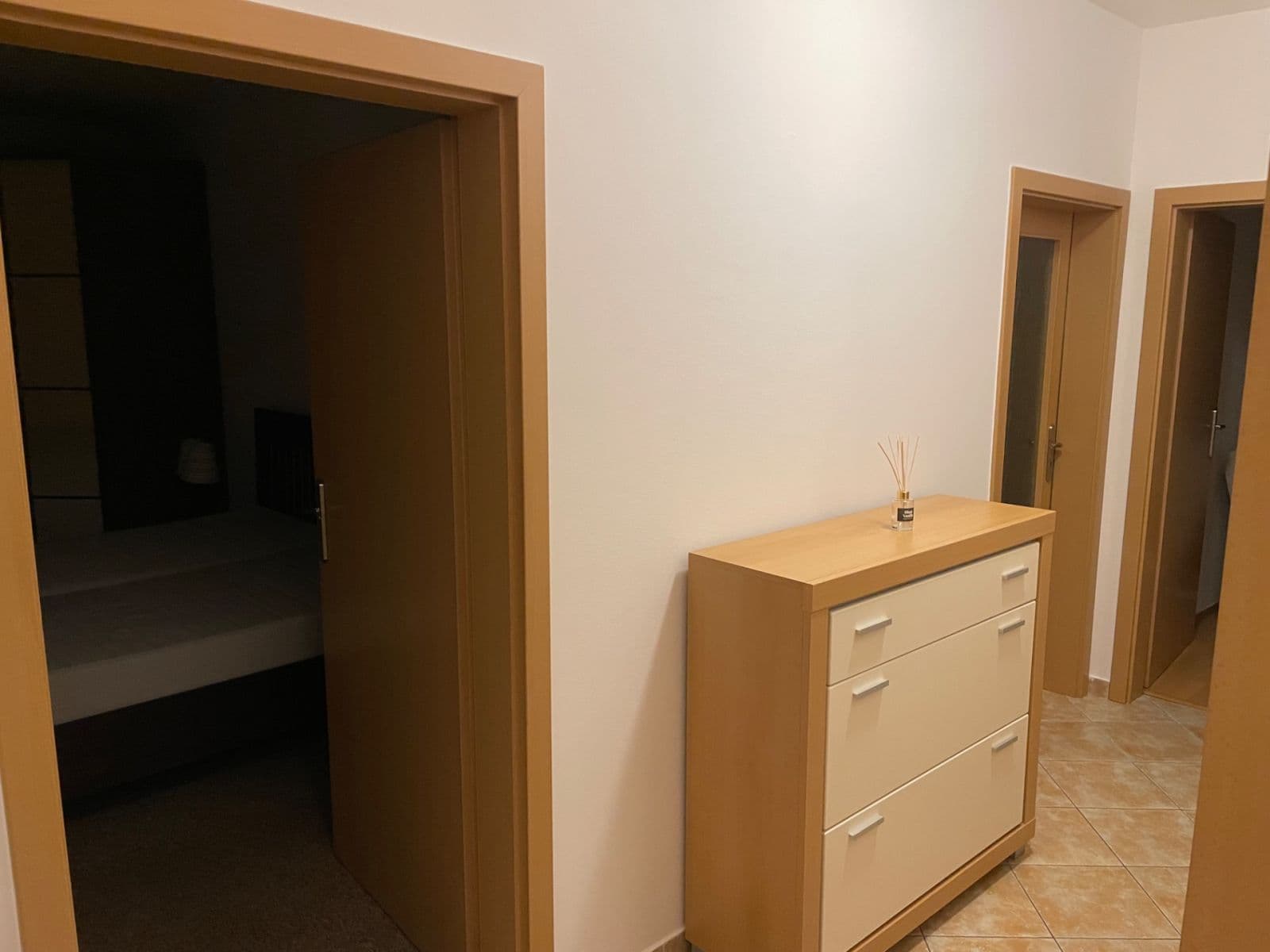 Prenájom bytu 3-izbový 70 m², Toužimská, Praha, Praha Prenájom bytu 3-izbový 70 m², Toužimská, Praha, Praha