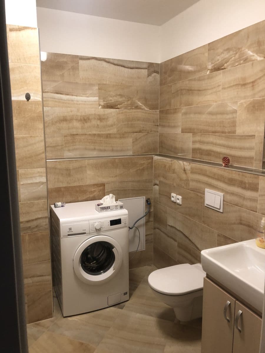 Prenájom bytu 2-izbový 50 m², Padovská, Praha, Praha Prenájom bytu 2-izbový 50 m², Padovská, Praha, Praha