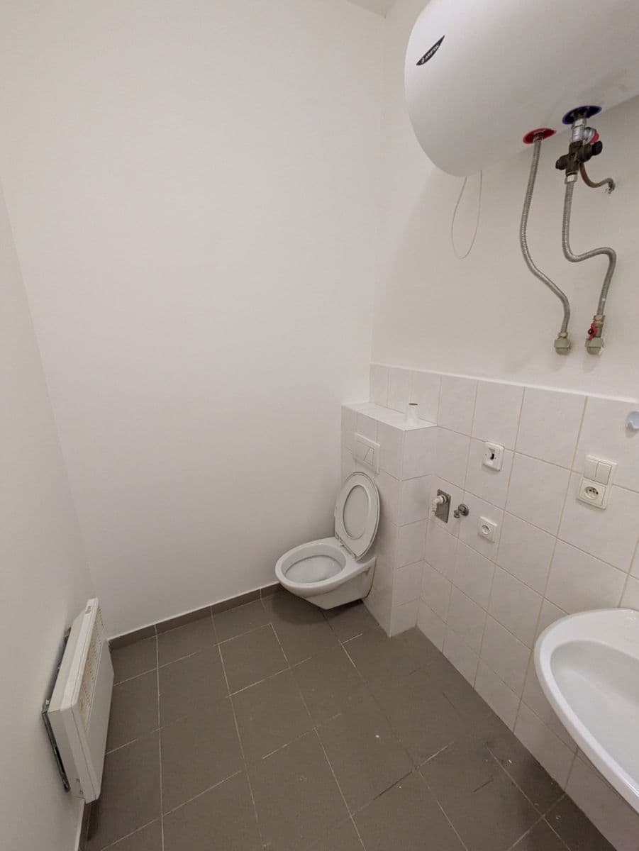 Prenájom bytu 1-izbový 28 m², Lounská, Teplice, Ústecký kraj Prenájom bytu 1-izbový 28 m², Lounská, Teplice, Ústecký kraj
