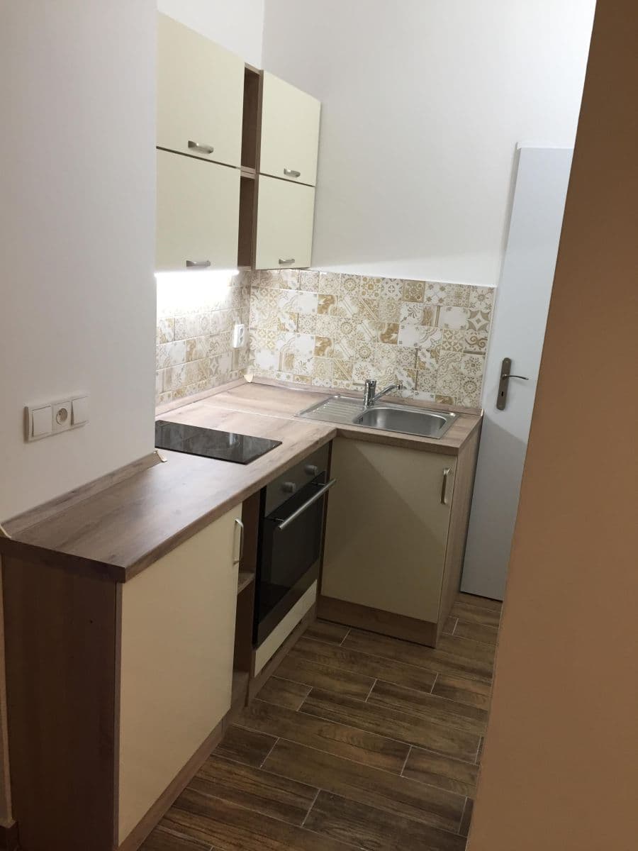 Prenájom bytu Garsoniéra 32 m², Janovského, Praha, Praha Prenájom bytu Garsoniéra 32 m², Janovského, Praha, Praha