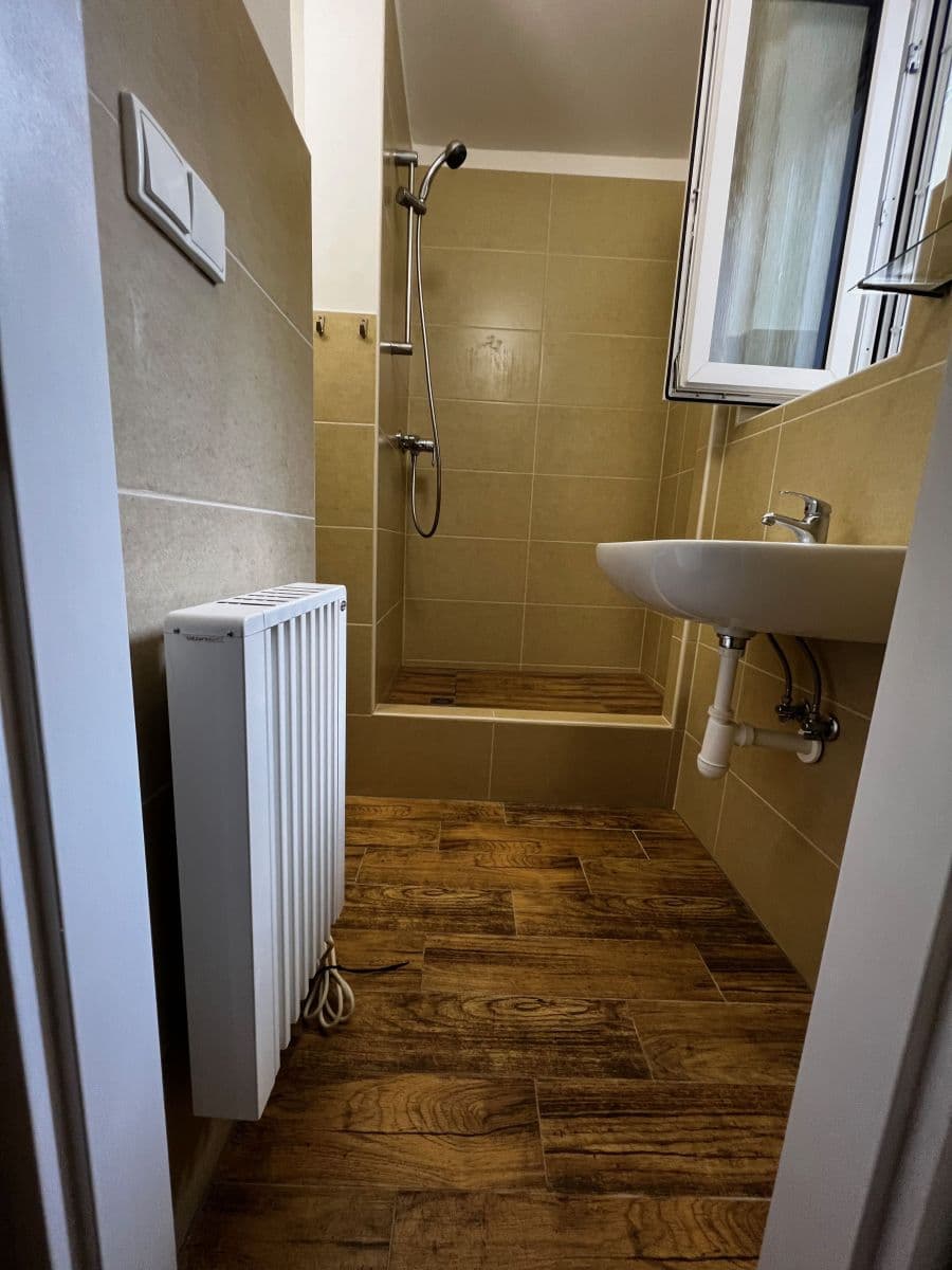 Prenájom bytu Garsoniéra 32 m², Janovského, Praha, Praha Prenájom bytu Garsoniéra 32 m², Janovského, Praha, Praha