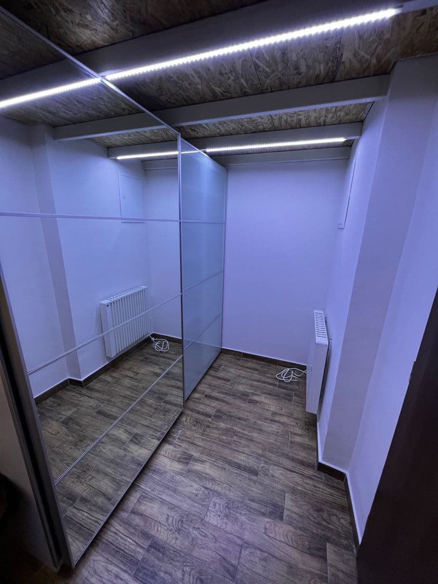 Prenájom bytu Garsoniéra 32 m², Janovského, Praha, Praha Prenájom bytu Garsoniéra 32 m², Janovského, Praha, Praha