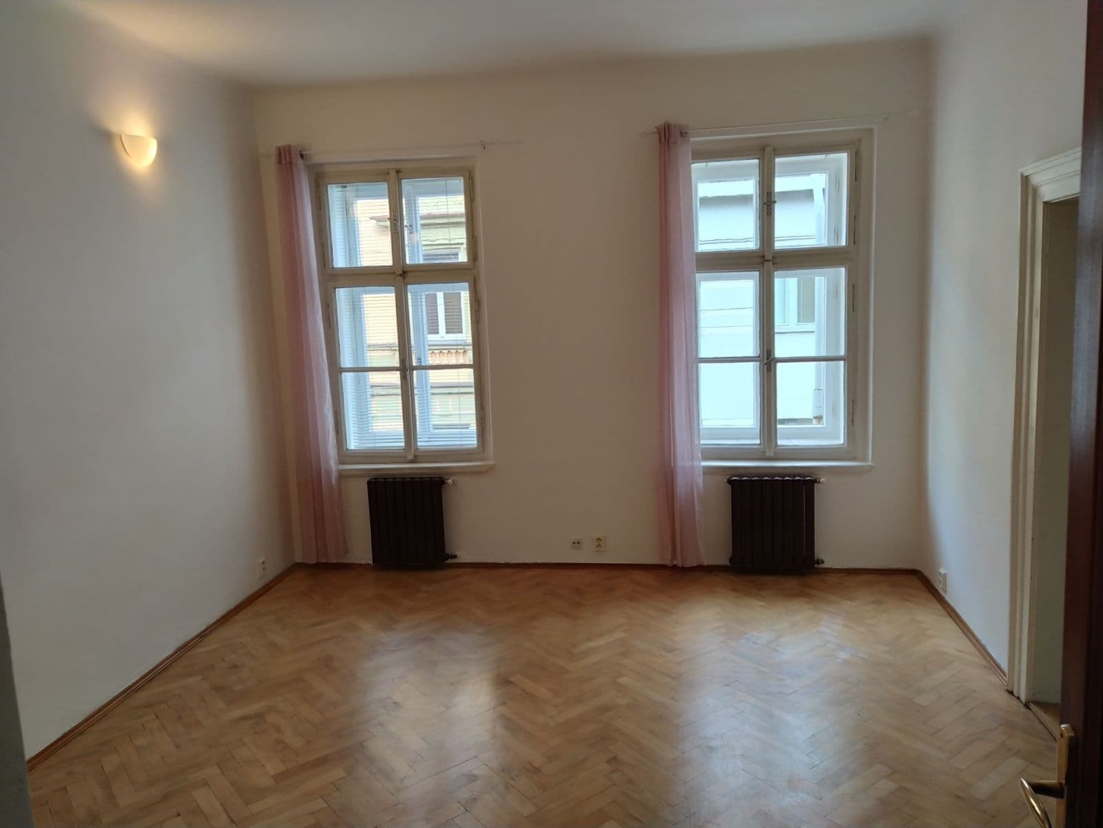 Prenájom bytu 2-izbový 55 m², Roháčova, Praha, Praha Prenájom bytu 2-izbový 55 m², Roháčova, Praha, Praha