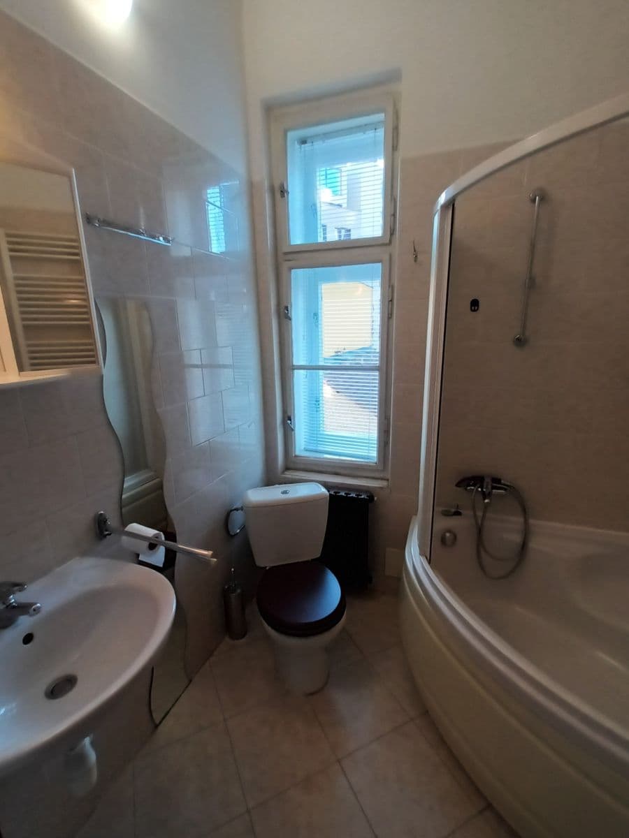 Prenájom bytu 2-izbový 55 m², Roháčova, Praha, Praha Prenájom bytu 2-izbový 55 m², Roháčova, Praha, Praha