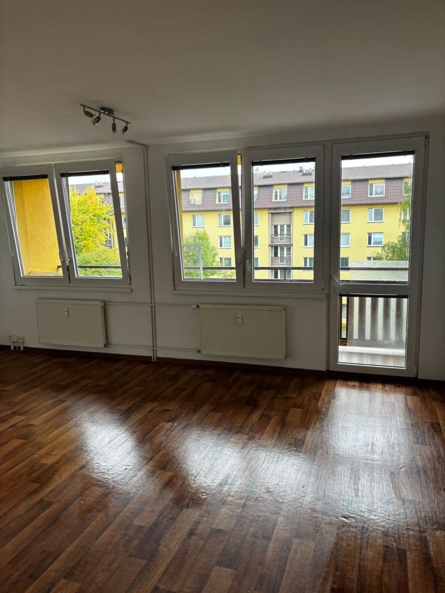 Prenájom bytu 3-izbový 65 m², Višňová, Milovice, Středočeský kraj Prenájom bytu 3-izbový 65 m², Višňová, Milovice, Středočeský kraj