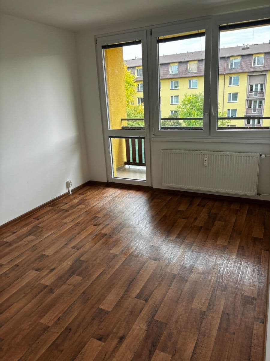 Prenájom bytu 3-izbový 65 m², Višňová, Milovice, Středočeský kraj Prenájom bytu 3-izbový 65 m², Višňová, Milovice, Středočeský kraj