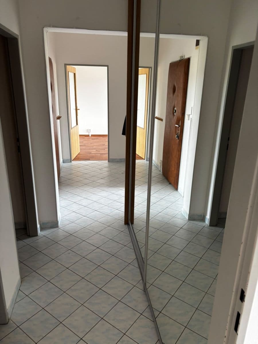 Prenájom bytu 3-izbový 65 m², Višňová, Milovice, Středočeský kraj Prenájom bytu 3-izbový 65 m², Višňová, Milovice, Středočeský kraj