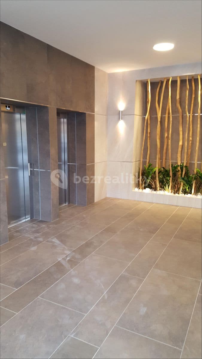 Prenájom bytu 1-izbový 28 m², Olšanská, Praha, Praha Prenájom bytu 1-izbový 28 m², Olšanská, Praha, Praha