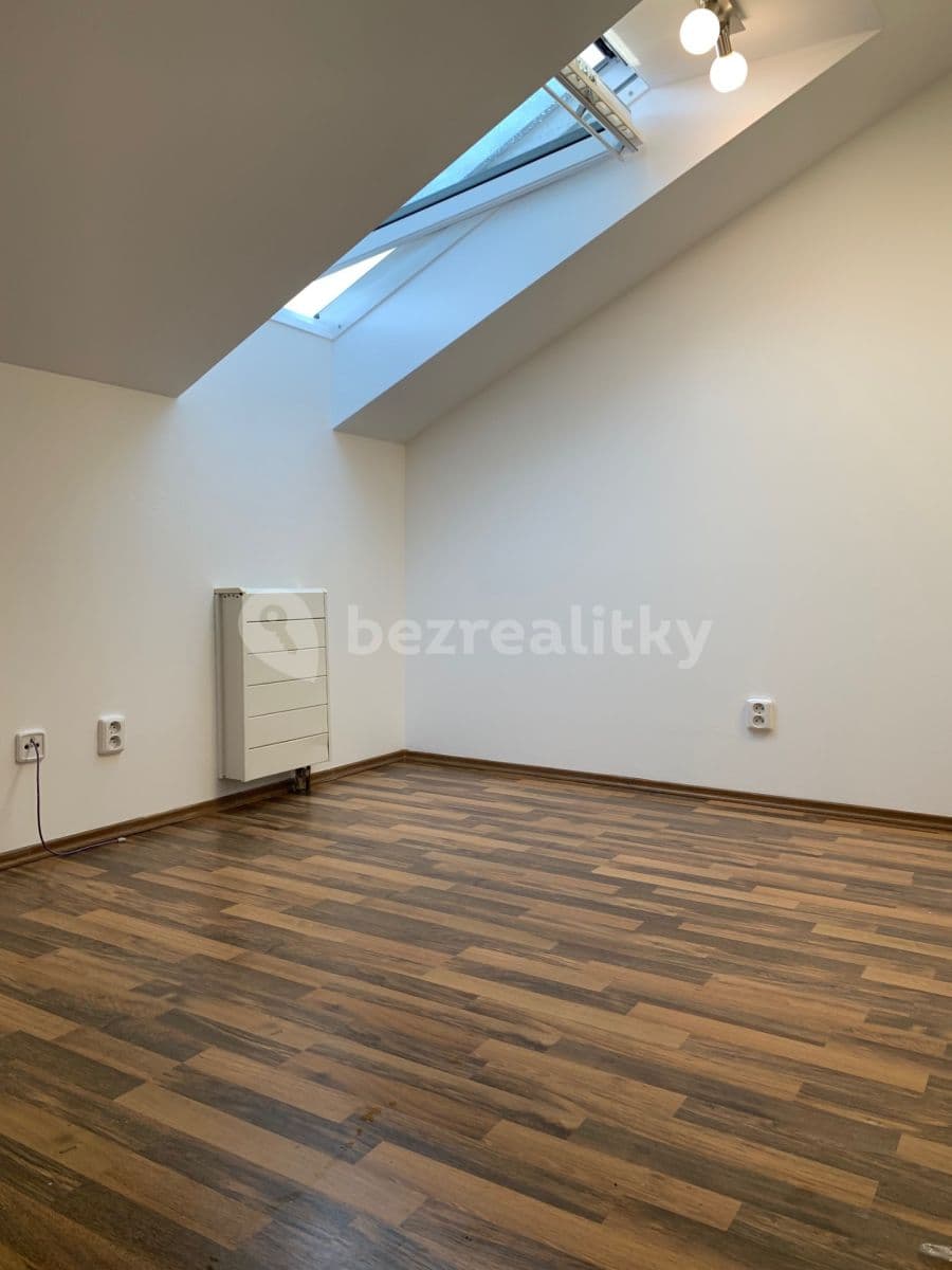 Prenájom bytu 1-izbový 22 m², Roudničská, Hradec Králové, Královéhradecký kraj Prenájom bytu 1-izbový 22 m², Roudničská, Hradec Králové, Královéhradecký kraj