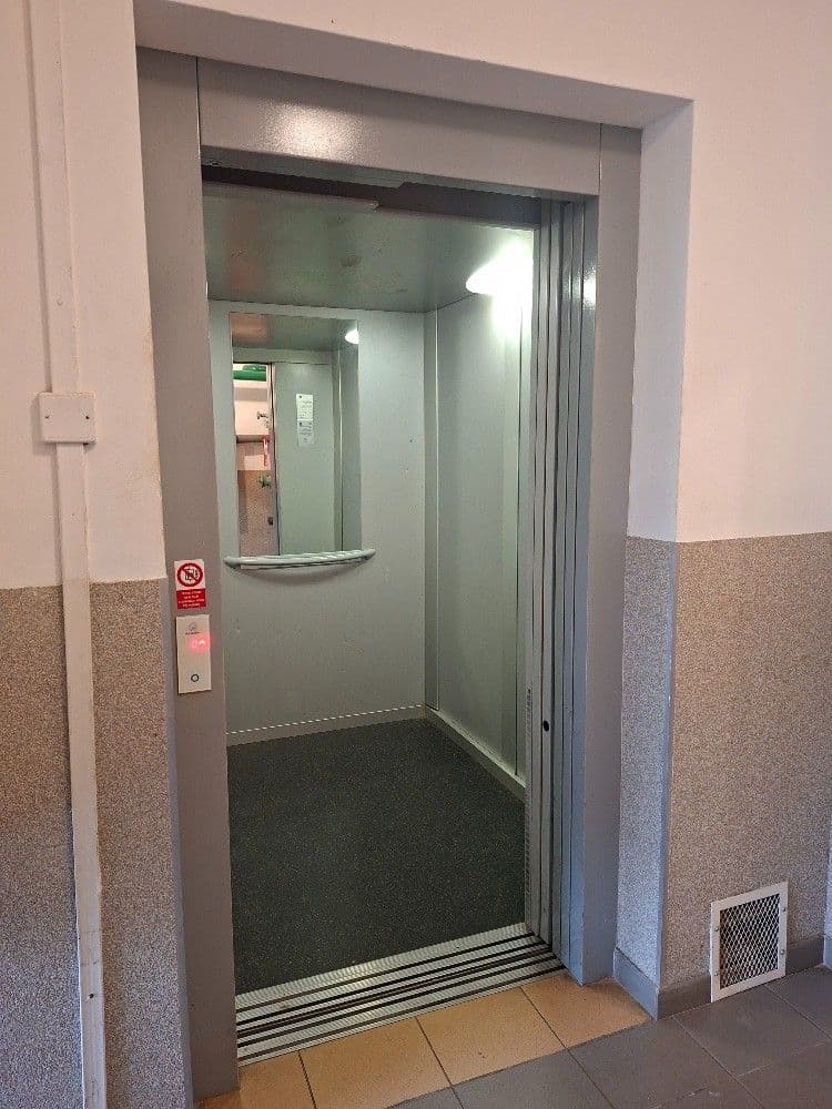 Prenájom bytu 2-izbový 40 m², Krhanická, Praha, Praha Prenájom bytu 2-izbový 40 m², Krhanická, Praha, Praha