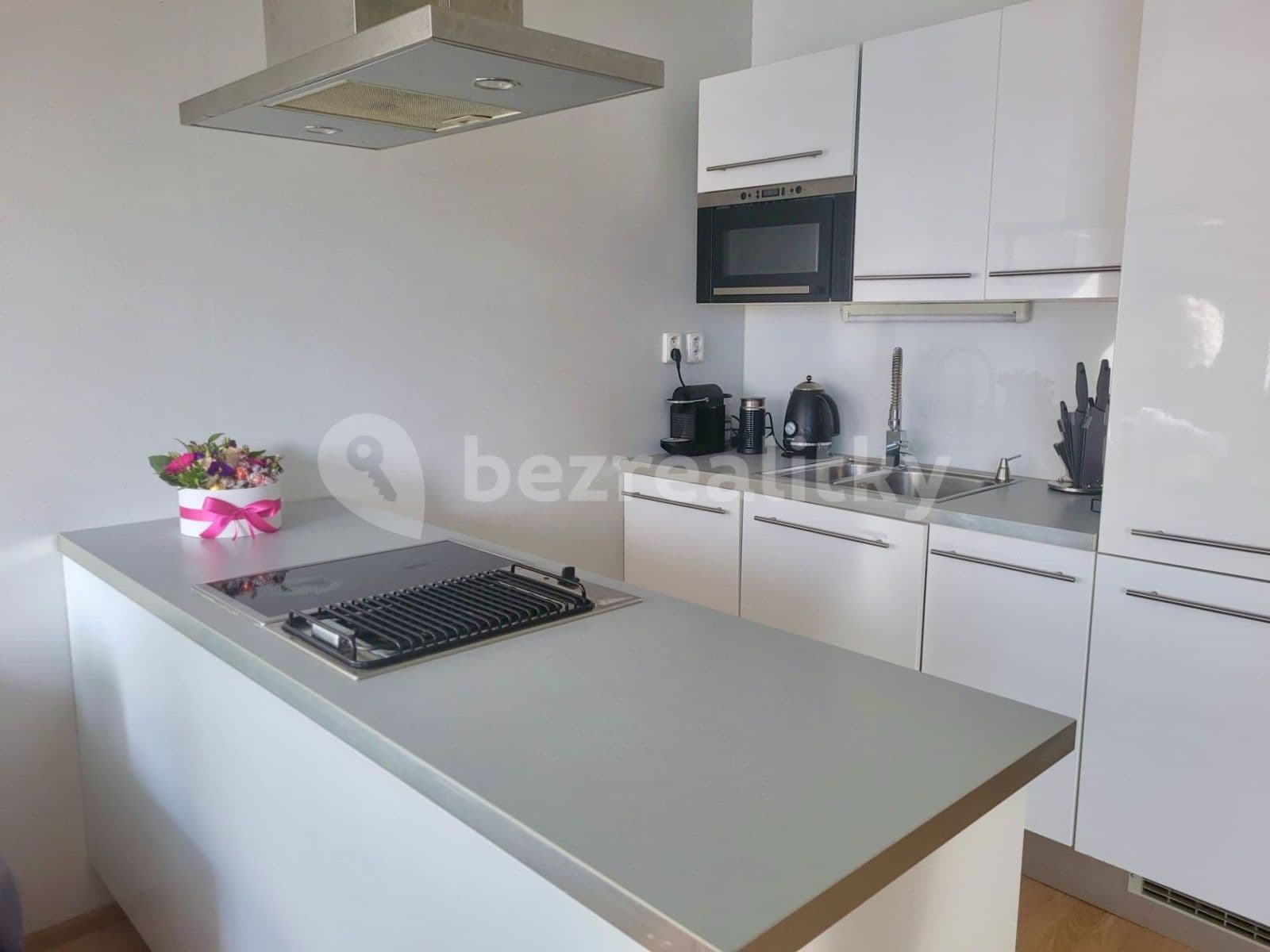 Prenájom bytu 2-izbový 41 m², Mattioliho, Praha, Praha Prenájom bytu 2-izbový 41 m², Mattioliho, Praha, Praha
