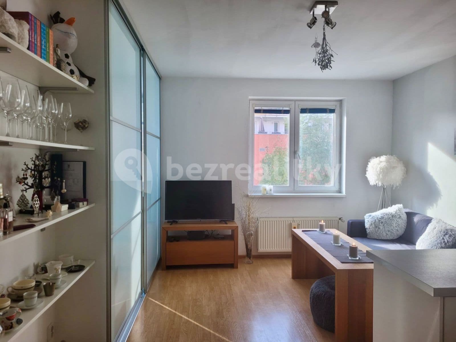 Prenájom bytu 2-izbový 41 m², Mattioliho, Praha, Praha Prenájom bytu 2-izbový 41 m², Mattioliho, Praha, Praha
