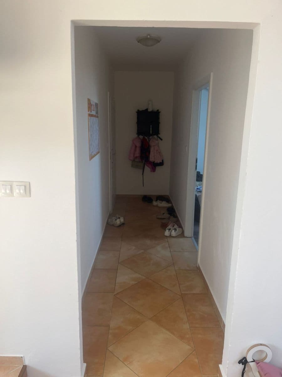 Prenájom bytu 3-izbový 95 m², Tuřice, Středočeský kraj Prenájom bytu 3-izbový 95 m², Tuřice, Středočeský kraj