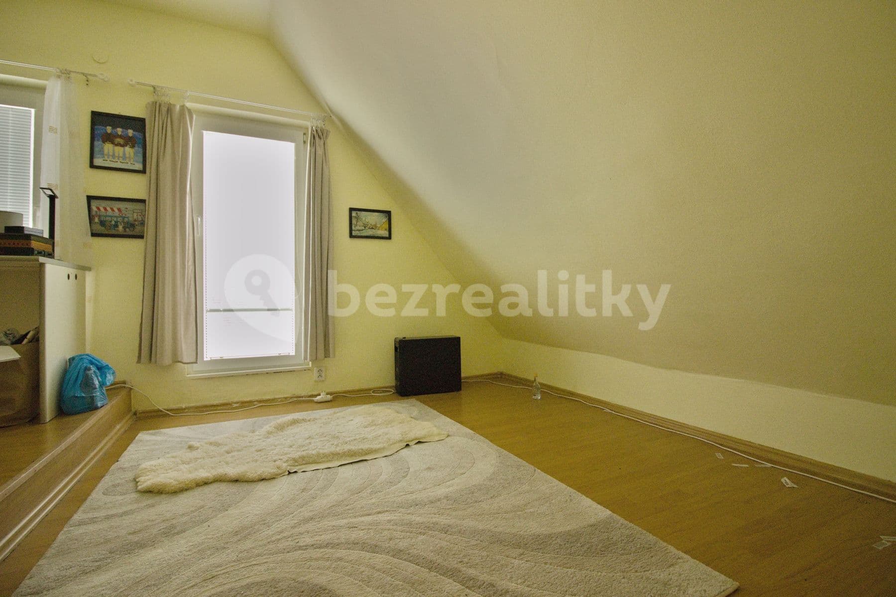 Prenájom bytu 5-izbový 10 m², U Schodů, Praha, Praha
