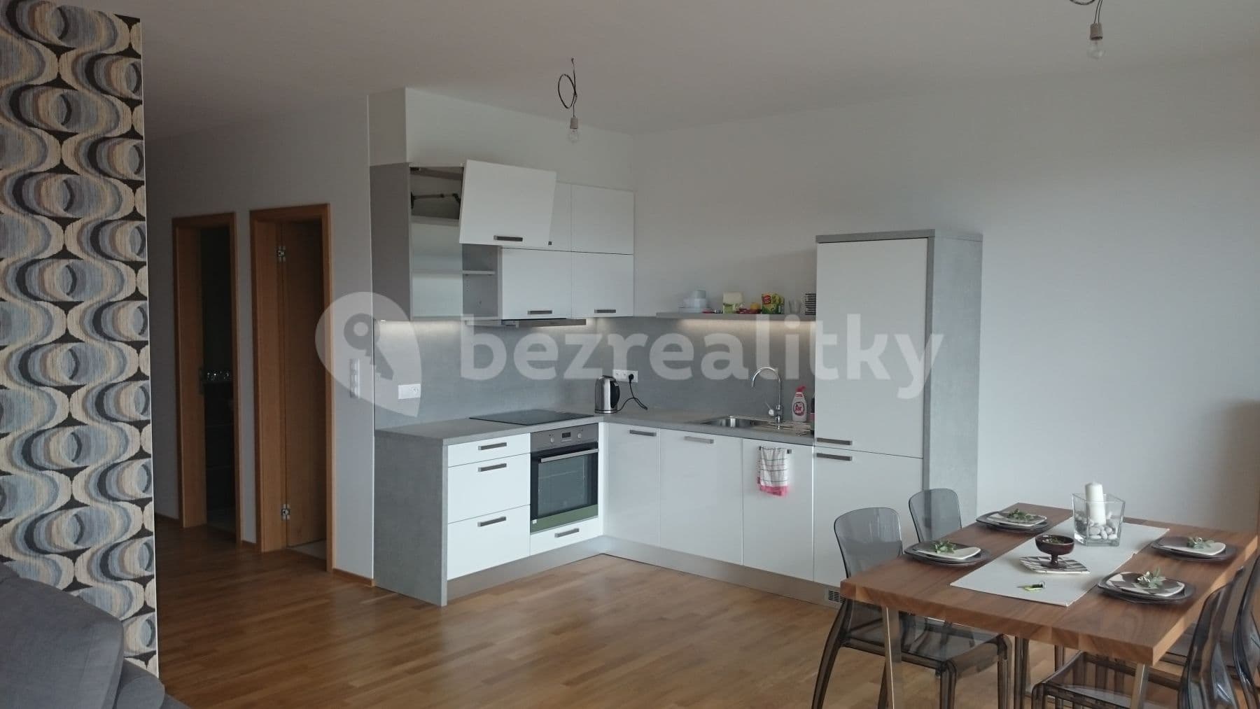 Prenájom bytu 4-izbový 114 m², Mokropeská, Černošice, Středočeský kraj