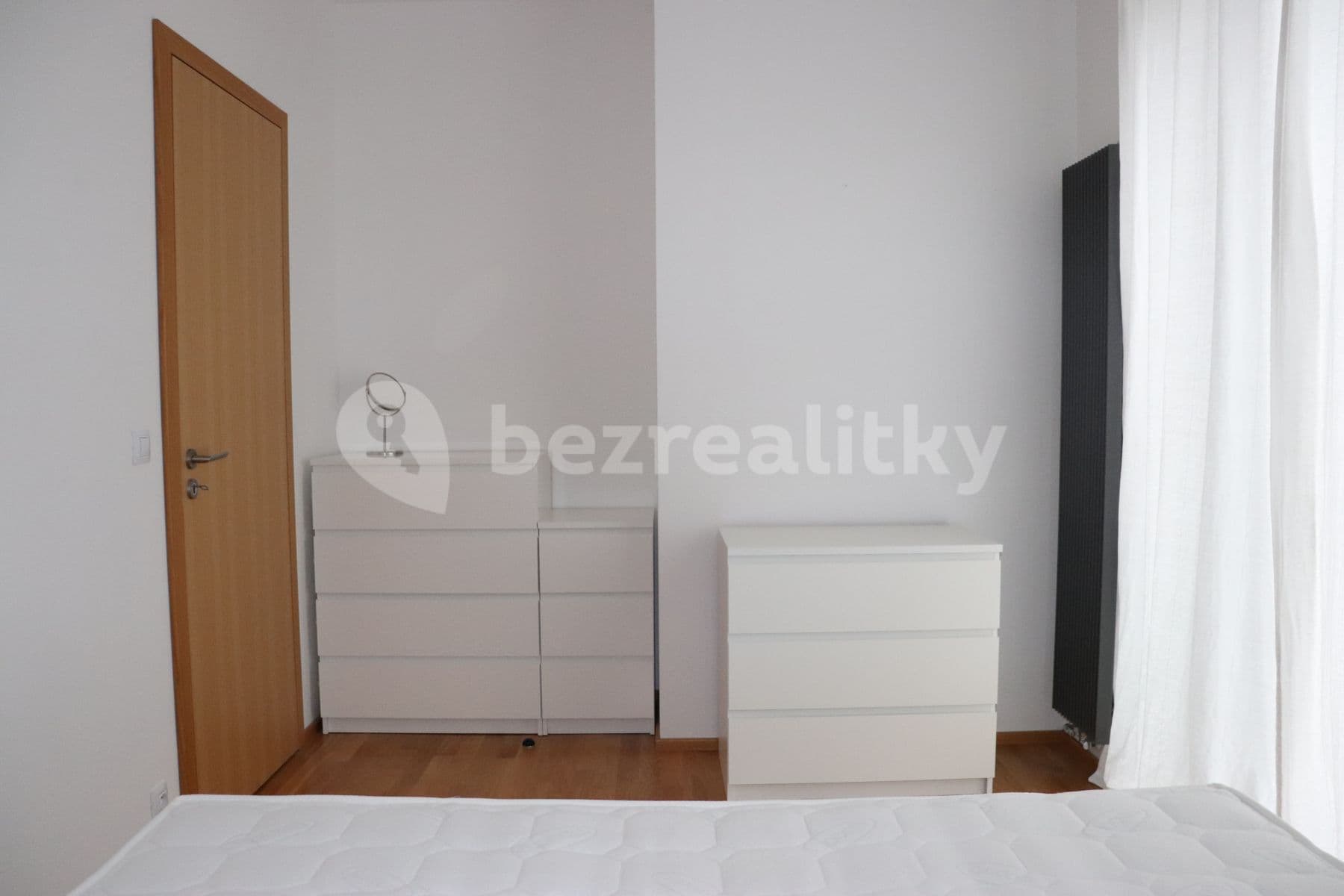 Prenájom bytu 4-izbový 114 m², Mokropeská, Černošice, Středočeský kraj