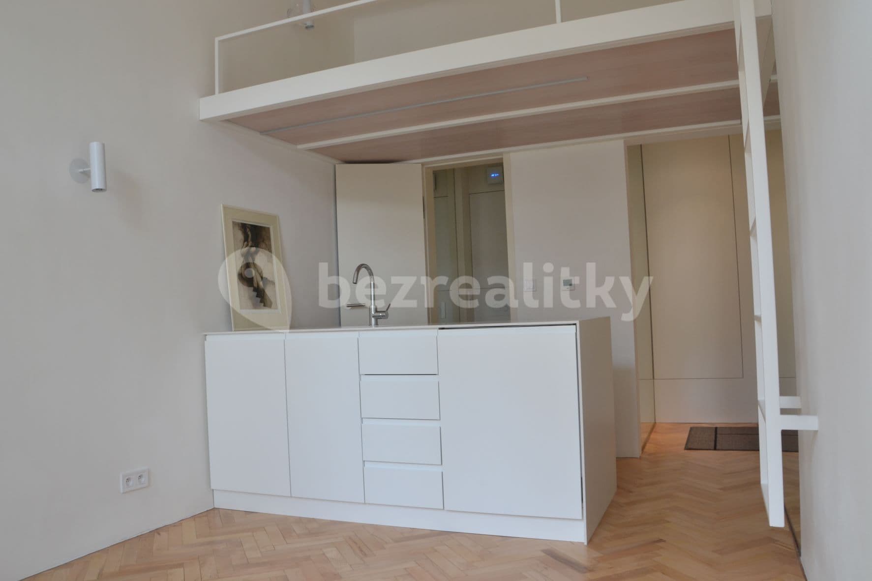 Prenájom bytu 1-izbový 18 m², U Obecního dvora, Praha, Praha Prenájom bytu 1-izbový 18 m², U Obecního dvora, Praha, Praha