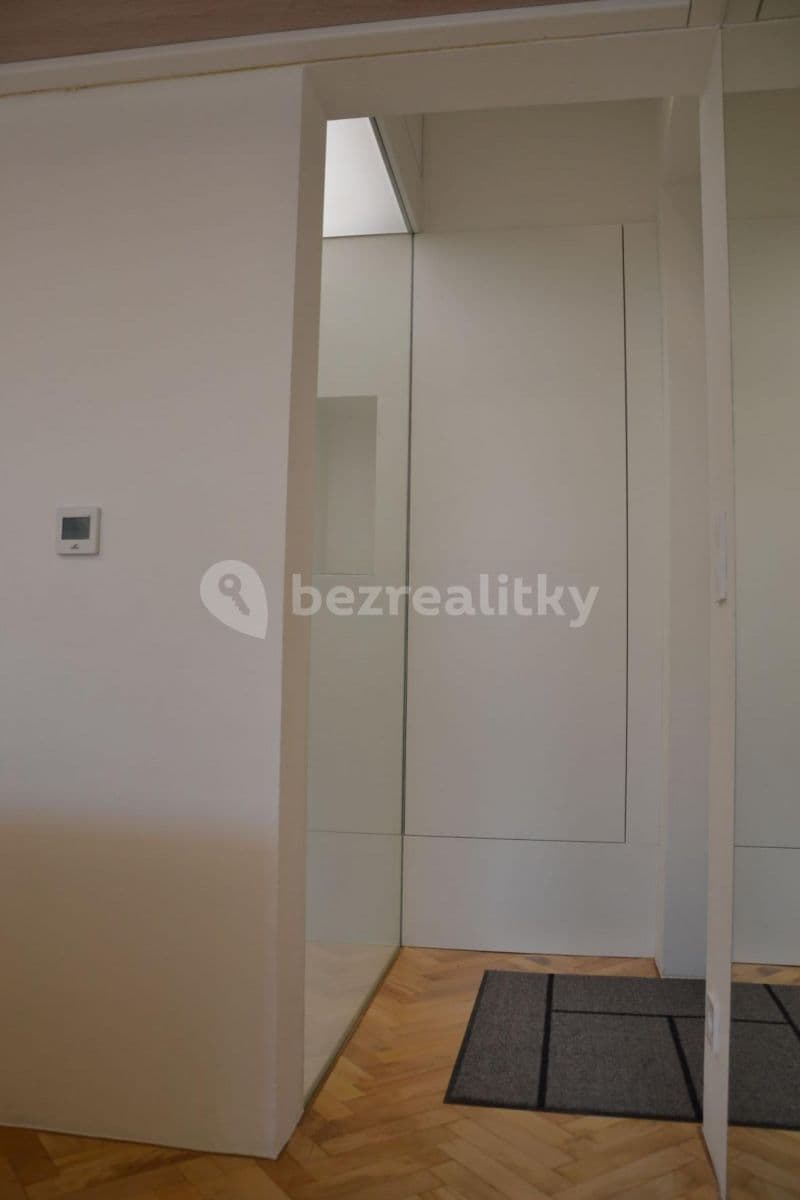 Prenájom bytu 1-izbový 18 m², U Obecního dvora, Praha, Praha Prenájom bytu 1-izbový 18 m², U Obecního dvora, Praha, Praha