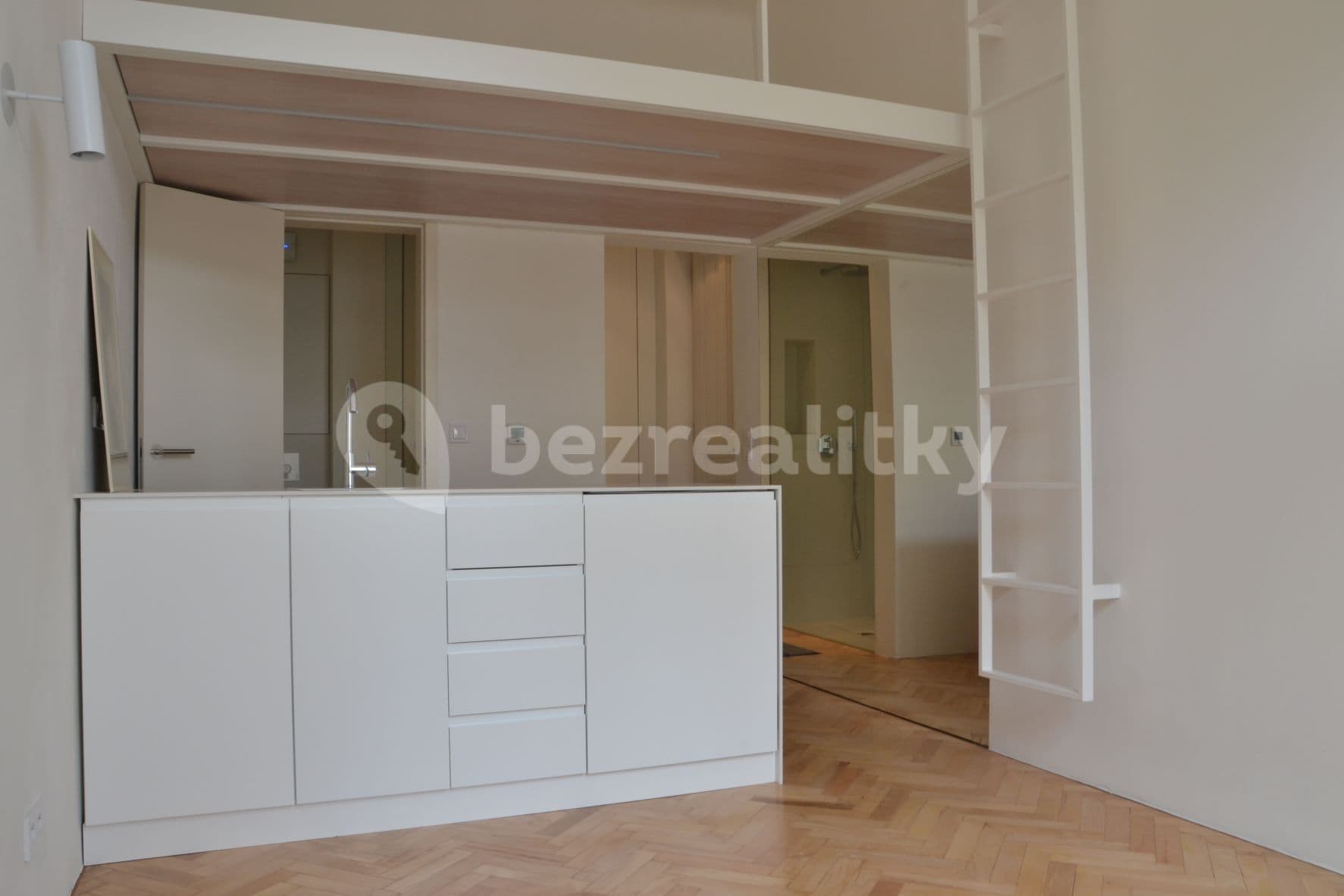 Prenájom bytu 1-izbový 18 m², U Obecního dvora, Praha, Praha Prenájom bytu 1-izbový 18 m², U Obecního dvora, Praha, Praha