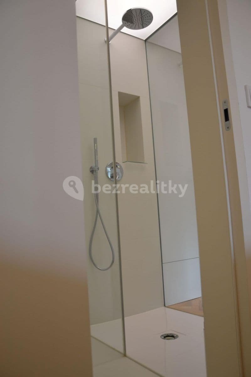 Prenájom bytu 1-izbový 18 m², U Obecního dvora, Praha, Praha Prenájom bytu 1-izbový 18 m², U Obecního dvora, Praha, Praha