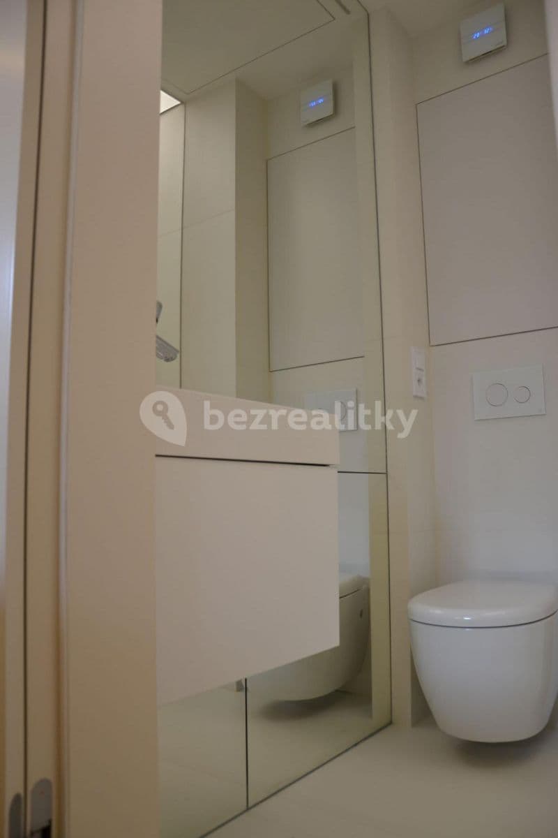 Prenájom bytu 1-izbový 18 m², U Obecního dvora, Praha, Praha Prenájom bytu 1-izbový 18 m², U Obecního dvora, Praha, Praha