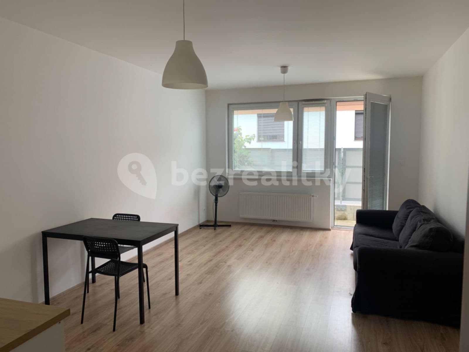 Prenájom bytu 1-izbový 33 m², Pod Jarovem, Praha, Praha Prenájom bytu 1-izbový 33 m², Pod Jarovem, Praha, Praha