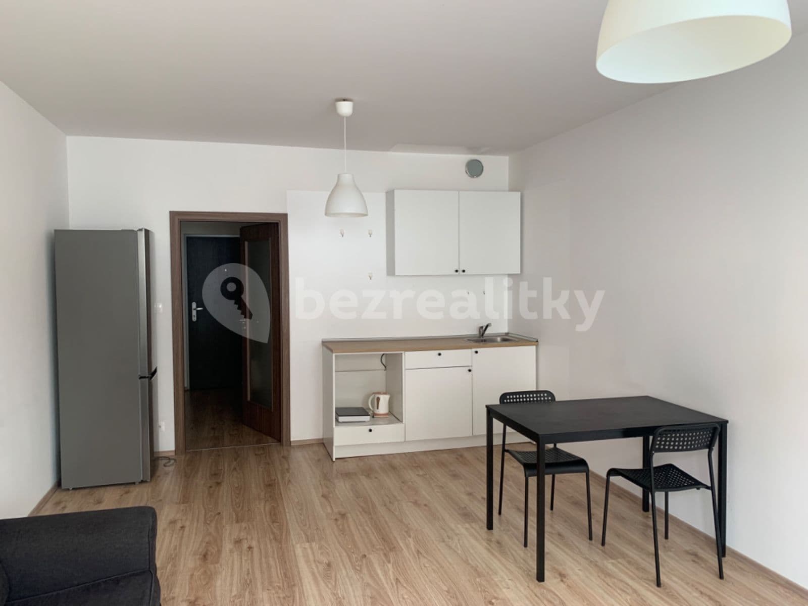 Prenájom bytu 1-izbový 33 m², Pod Jarovem, Praha, Praha Prenájom bytu 1-izbový 33 m², Pod Jarovem, Praha, Praha