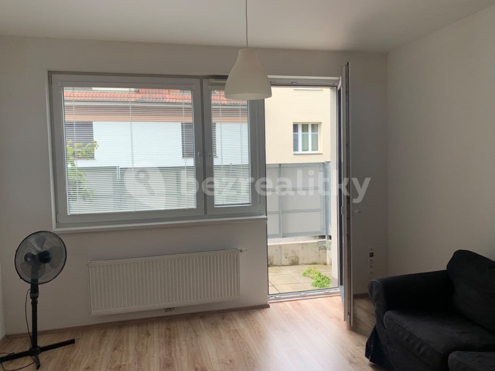 Prenájom bytu 1-izbový 33 m², Pod Jarovem, Praha, Praha Prenájom bytu 1-izbový 33 m², Pod Jarovem, Praha, Praha