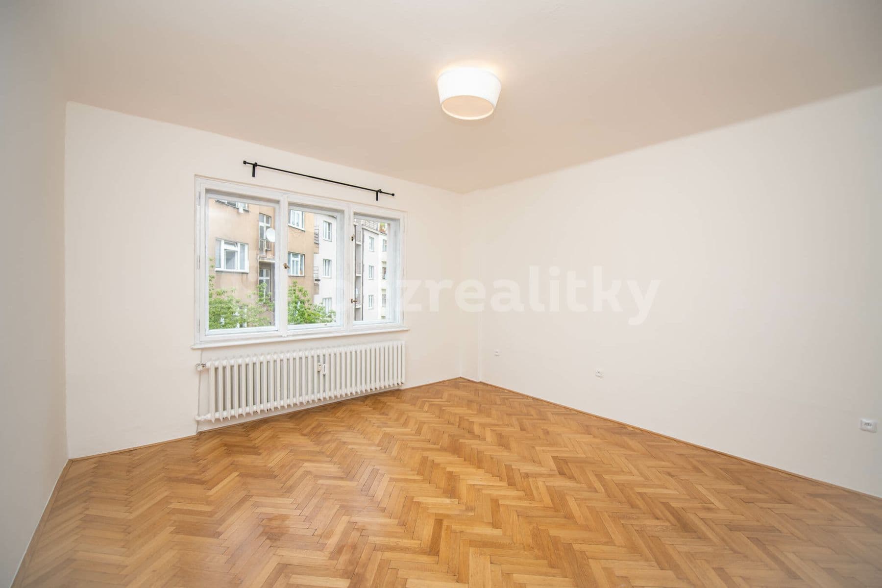 Prenájom bytu 1-izbový 32 m², Bulharská, Praha, Praha Prenájom bytu 1-izbový 32 m², Bulharská, Praha, Praha