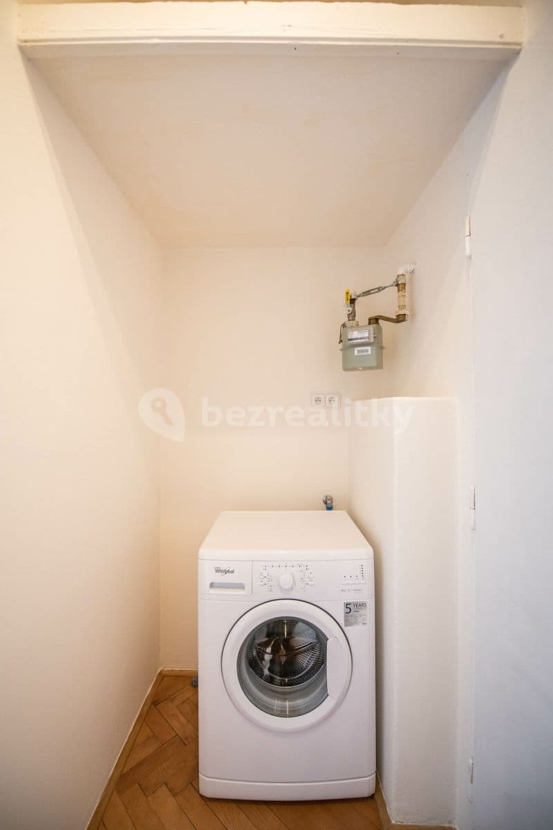 Prenájom bytu 1-izbový 32 m², Bulharská, Praha, Praha Prenájom bytu 1-izbový 32 m², Bulharská, Praha, Praha