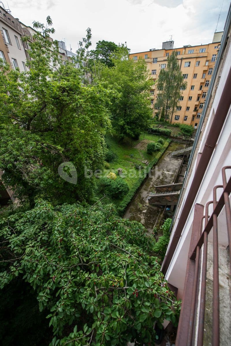 Prenájom bytu 1-izbový 32 m², Bulharská, Praha, Praha Prenájom bytu 1-izbový 32 m², Bulharská, Praha, Praha