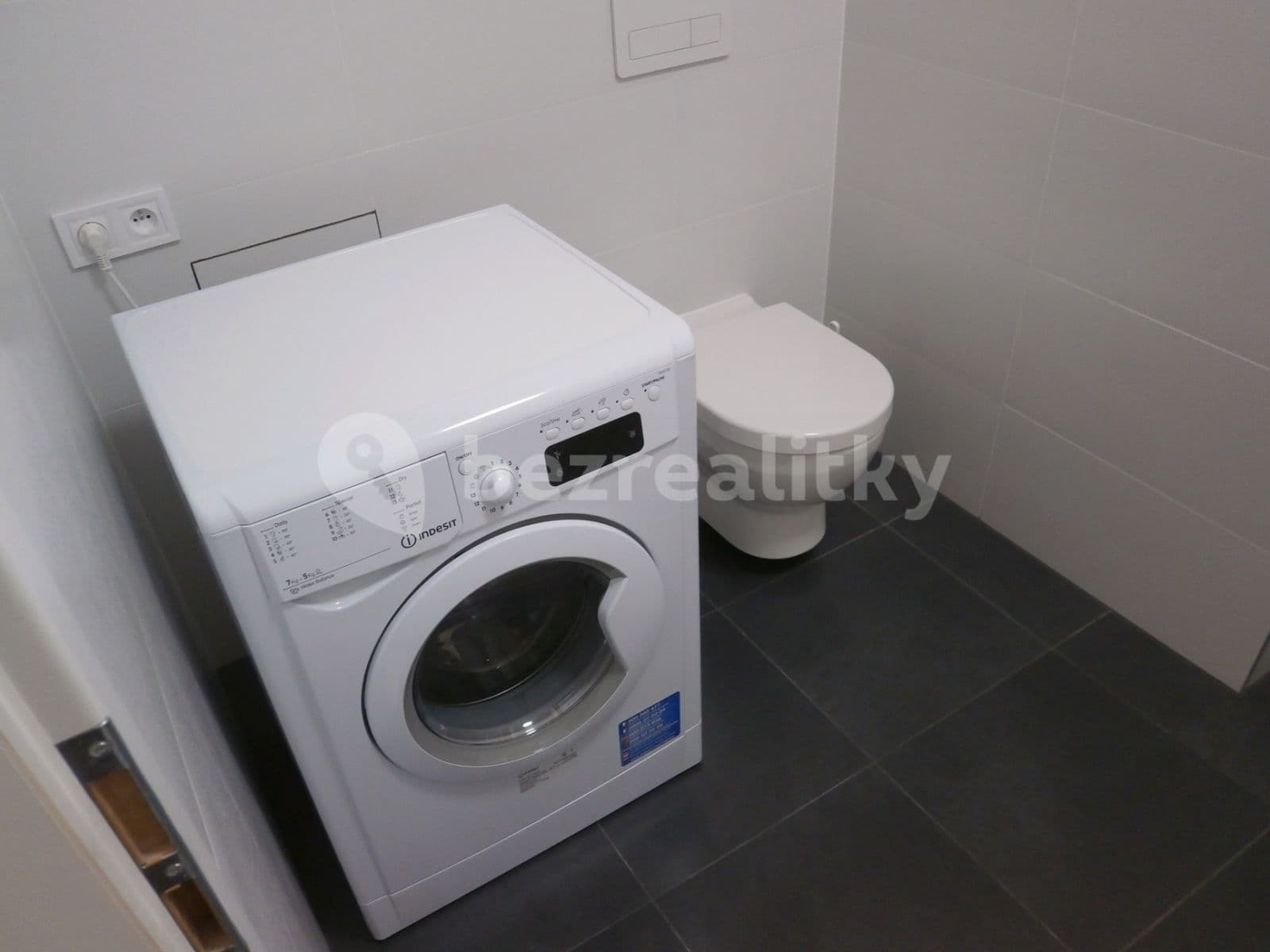 Prenájom bytu 1-izbový 41 m², U Červeného mlýna, Brno, Jihomoravský kraj Prenájom bytu 1-izbový 41 m², U Červeného mlýna, Brno, Jihomoravský kraj