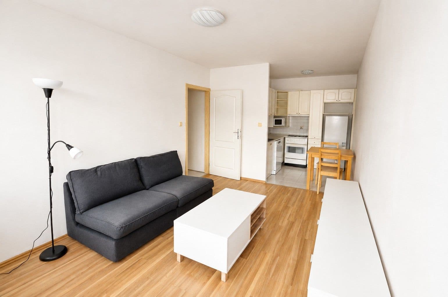 Prenájom bytu 2-izbový 40 m², Molákova, Praha, Praha Prenájom bytu 2-izbový 40 m², Molákova, Praha, Praha