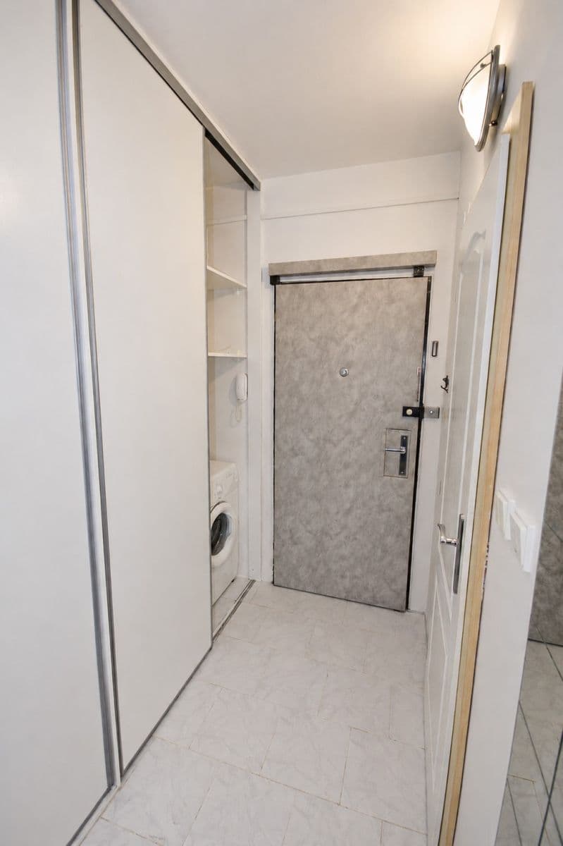 Prenájom bytu 2-izbový 40 m², Molákova, Praha, Praha Prenájom bytu 2-izbový 40 m², Molákova, Praha, Praha