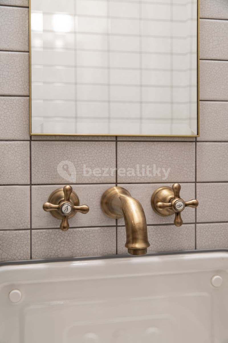 Prenájom bytu 3-izbový 78 m², Lužická, Praha, Praha Prenájom bytu 3-izbový 78 m², Lužická, Praha, Praha