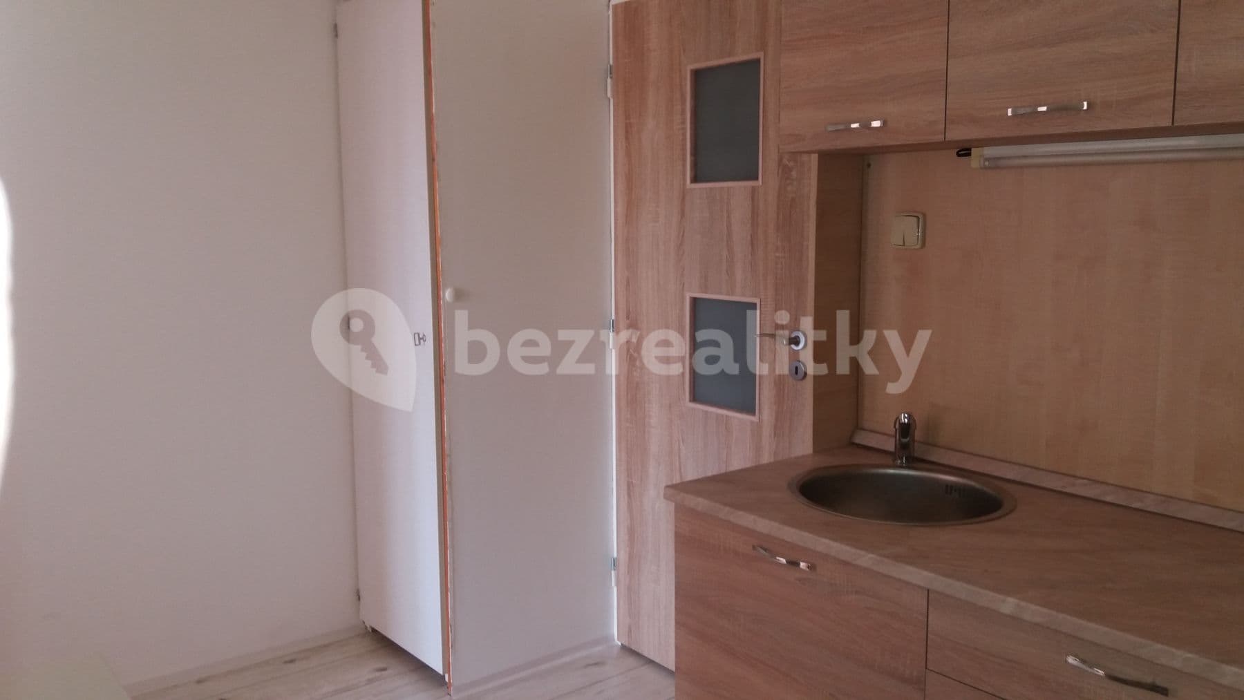Prenájom bytu 1-izbový 33 m², náměstí Přátelství, Tábor, Jihočeský kraj Prenájom bytu 1-izbový 33 m², náměstí Přátelství, Tábor, Jihočeský kraj