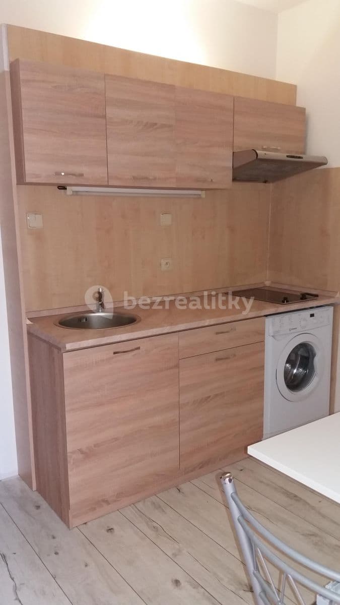 Prenájom bytu 1-izbový 33 m², náměstí Přátelství, Tábor, Jihočeský kraj Prenájom bytu 1-izbový 33 m², náměstí Přátelství, Tábor, Jihočeský kraj