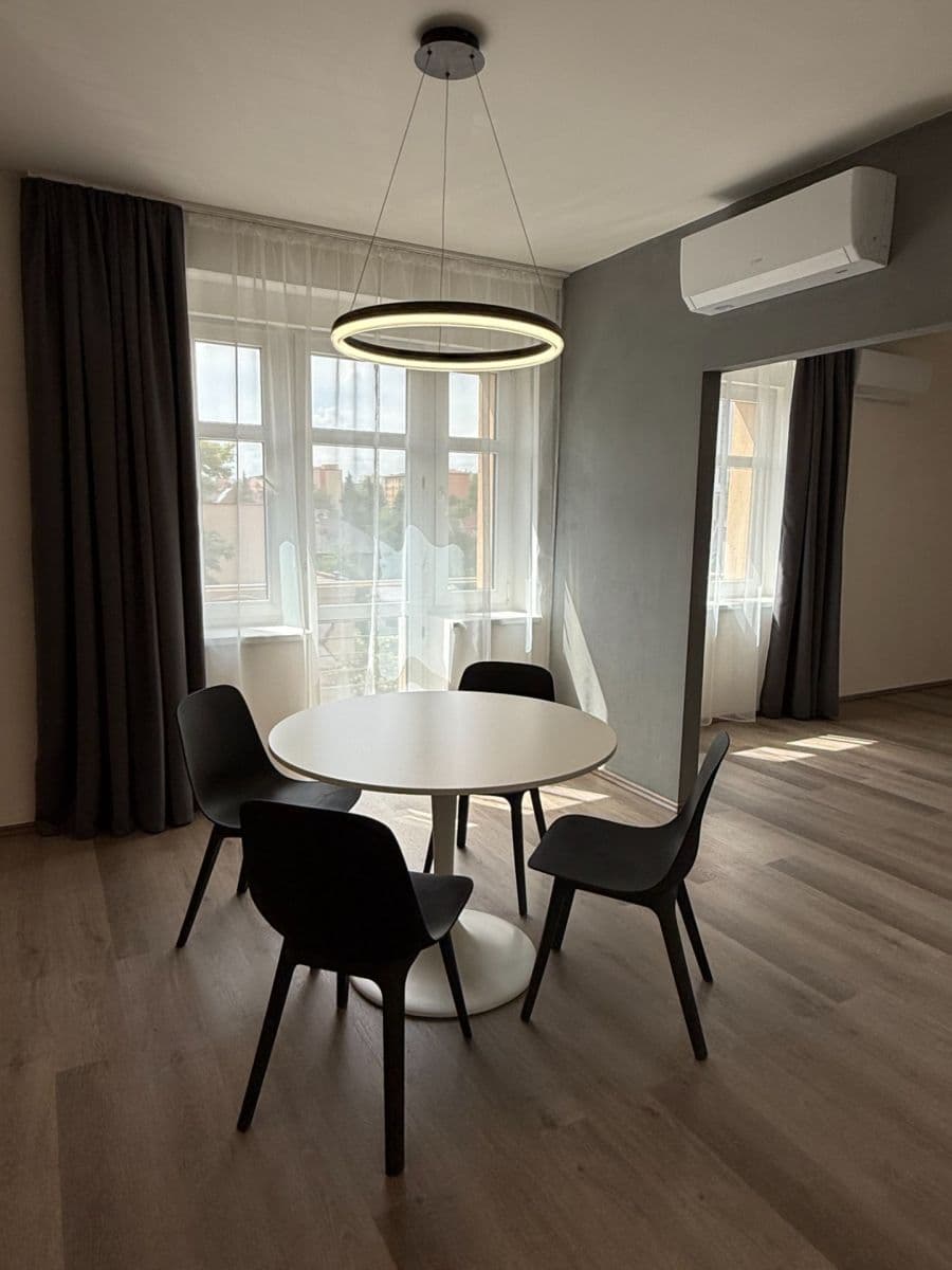 Prenájom bytu 3-izbový 85 m², Malínská, Praha, Praha Prenájom bytu 3-izbový 85 m², Malínská, Praha, Praha