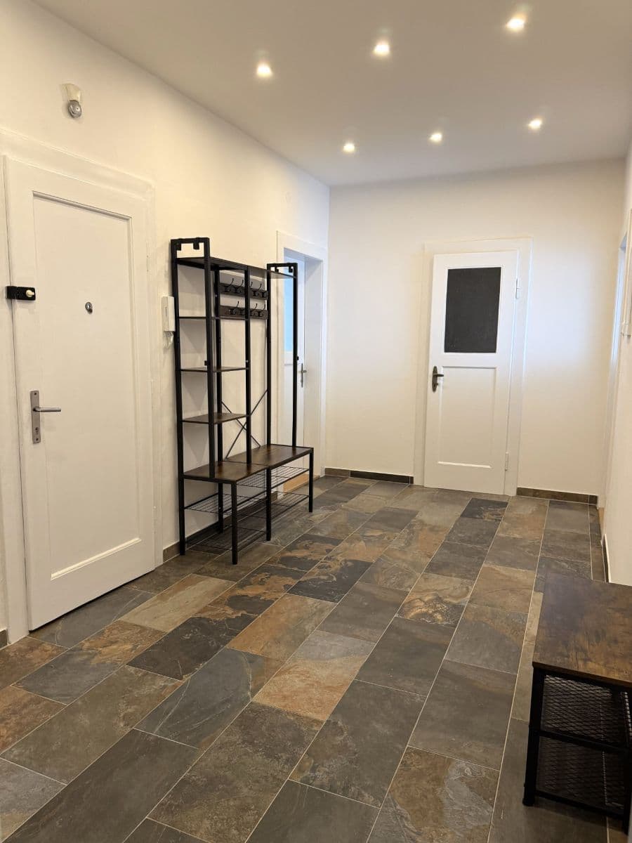 Prenájom bytu 3-izbový 85 m², Malínská, Praha, Praha Prenájom bytu 3-izbový 85 m², Malínská, Praha, Praha